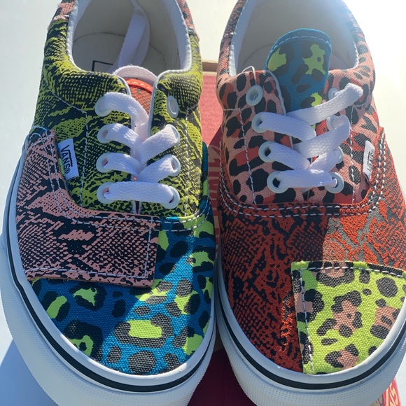 Vans (Women’s) Shoes - Picture 2 of 4